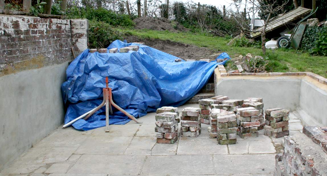 An outdoor courtyard was converted. First by repairing and rendering old brickwork.