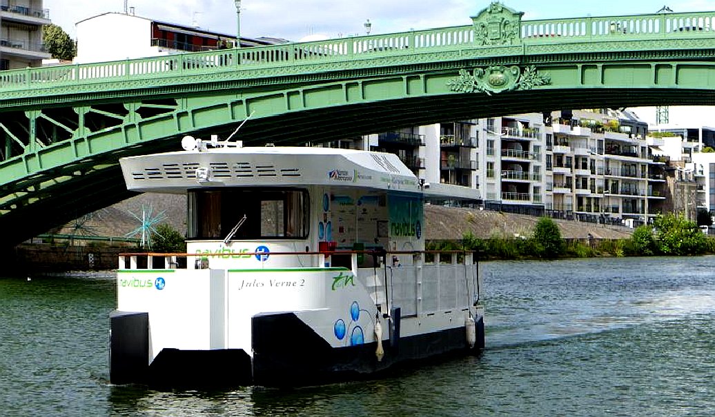Hydrogen fuel cell powered riverboat, Jules Verne 2 Navibus at Nantes