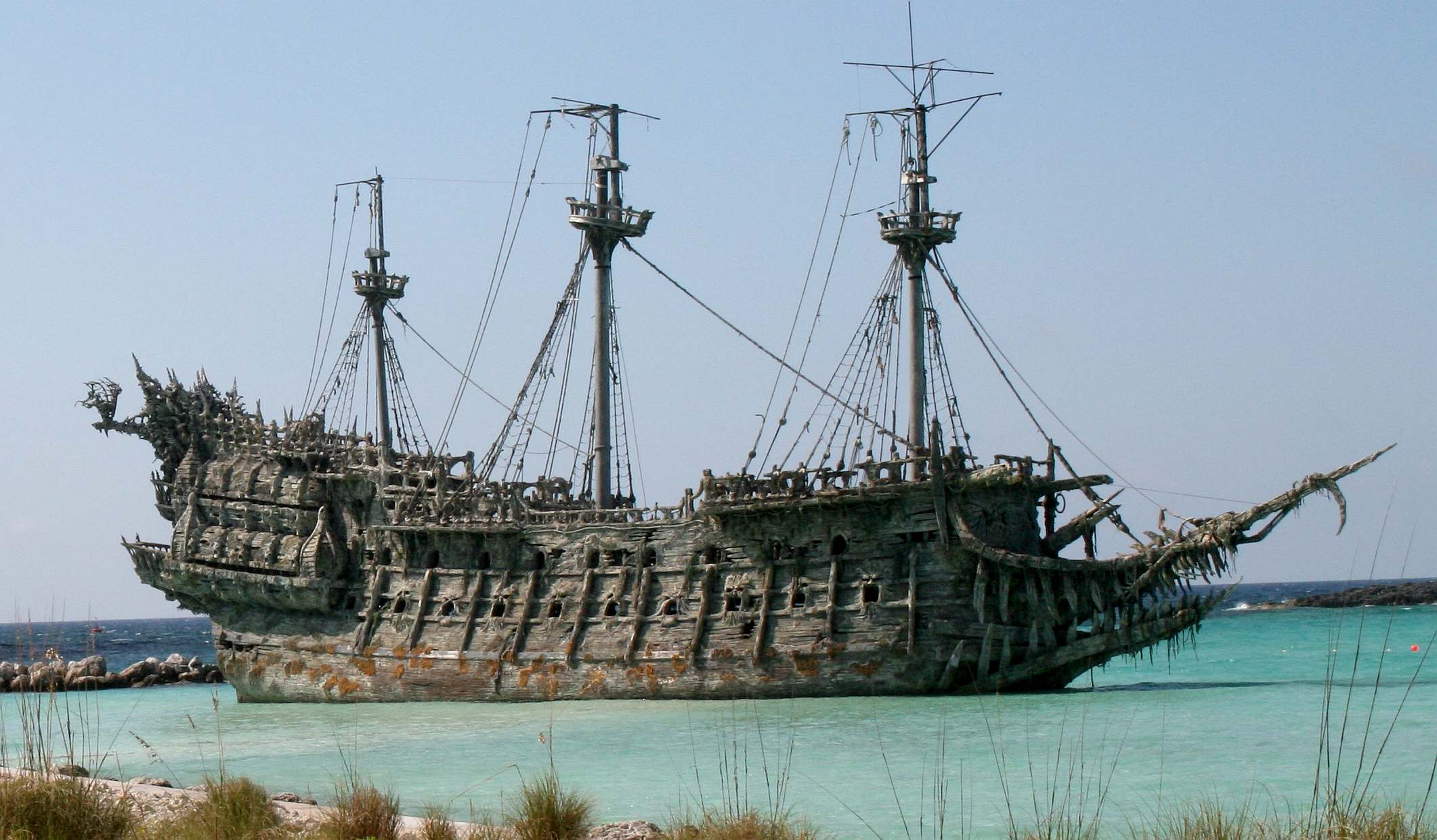 Disney, Pirates of the Caribbean, Flying Dutchman ghost ship